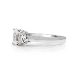 18ct White Gold 3 Stone Diamond Ring