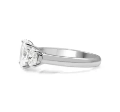 18ct White Gold 3 Stone Oval Diamond Ring