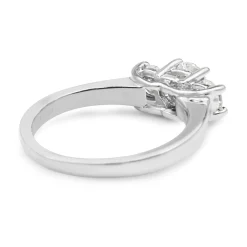 14ct White Gold and Platinum Topped 3 Stone Diamond Ring