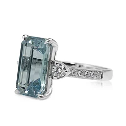 18ct White Gold Aquamarine and Diamond Ring