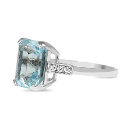 18ct White Gold Aquamarine and Diamond Ring