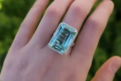 18ct White Gold Aquamarine and Diamond Ring