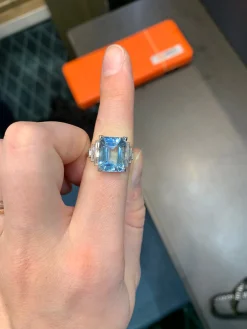 18ct White Gold Deco Style Aquamarine and Diamond Ring
