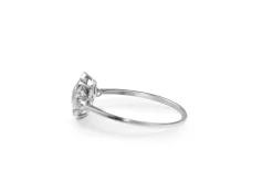 18ct White Gold Diamond Daisy Ring