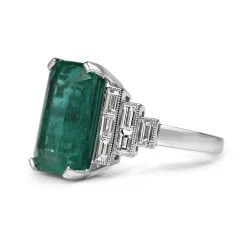 18ct White Gold Emerald and Diamond Art Deco Style Diamond Ring