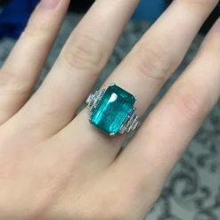 18ct White Gold Emerald and Diamond Art Deco Style Diamond Ring
