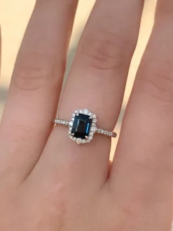 18ct White Gold Sapphire and Diamond Vintage Style Halo Ring