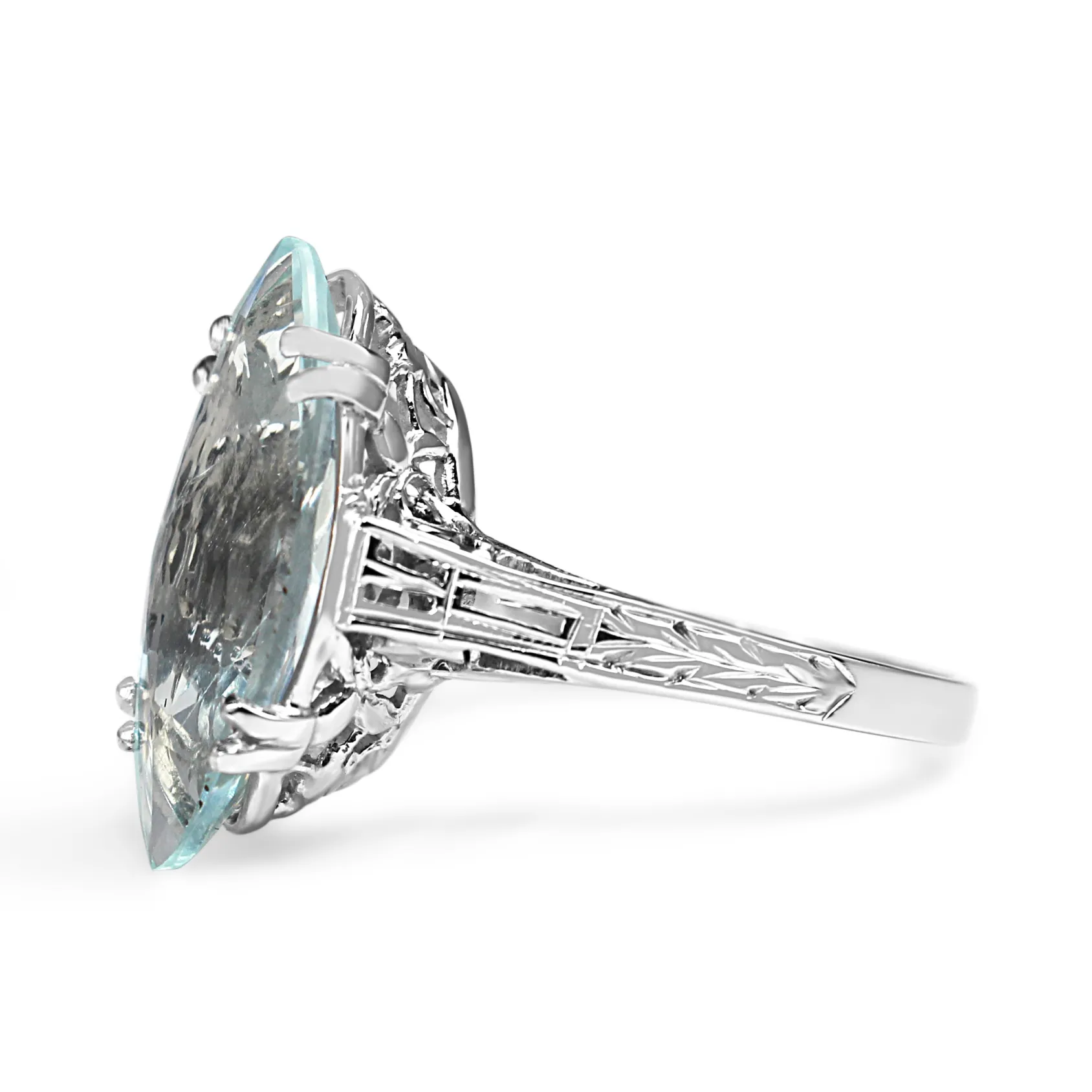 18ct White Gold Vintage Aquamarine Ring