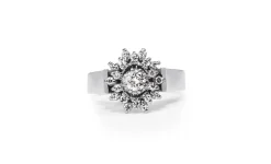 18ct White Gold Vintage Cluster Ring