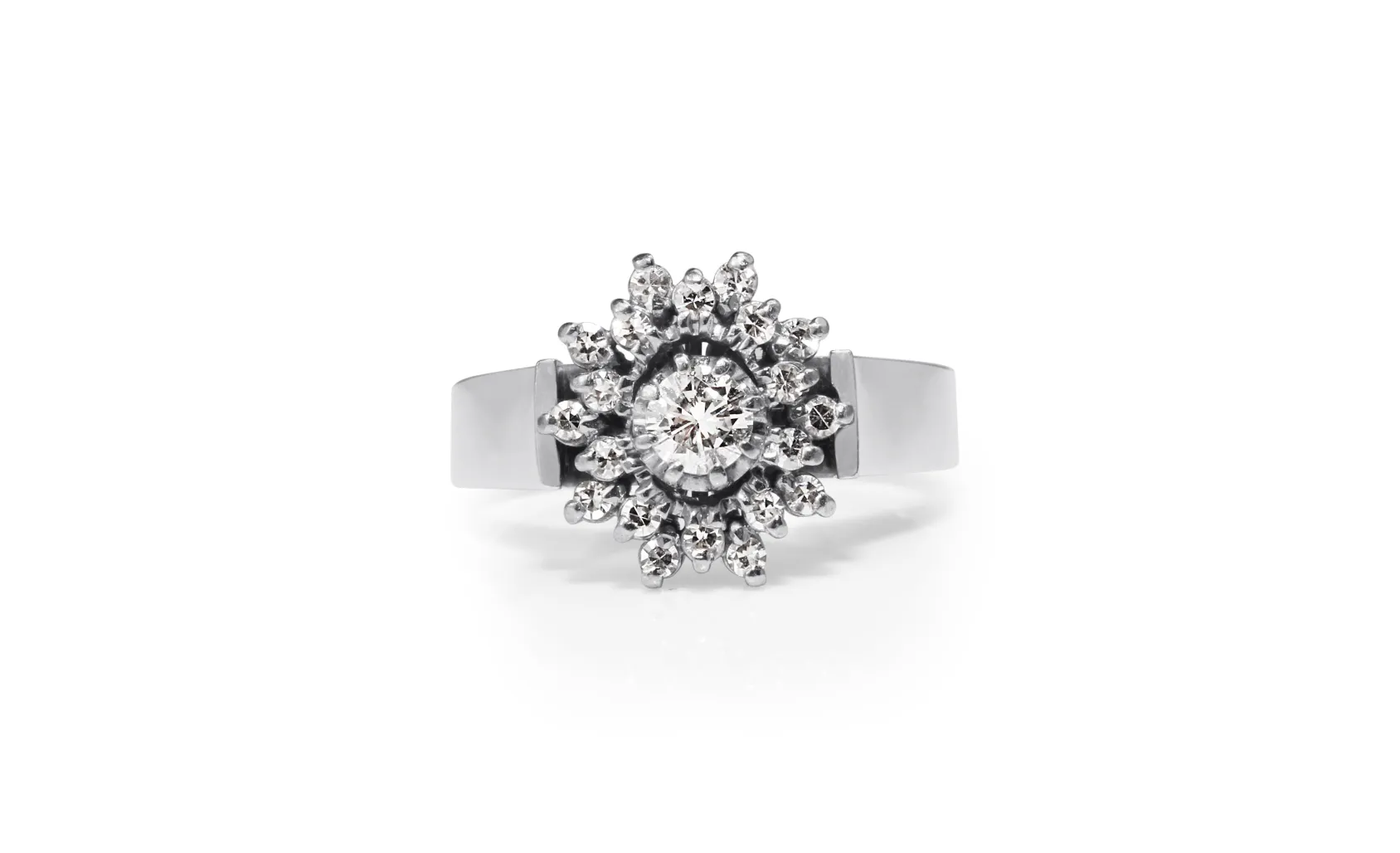 18ct White Gold Vintage Cluster Ring