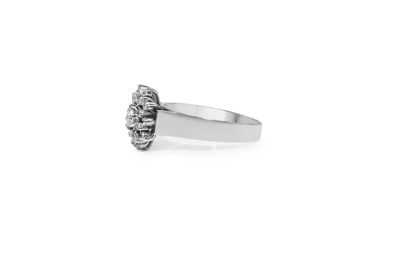 18ct White Gold Vintage Cluster Ring