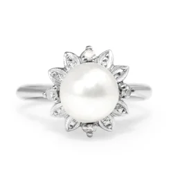 14ct White Gold Vintage Cultured Pearl and Single Cut Diamond Ring