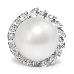 18ct White Gold Vintage Mabé Pearl and Diamond Ring