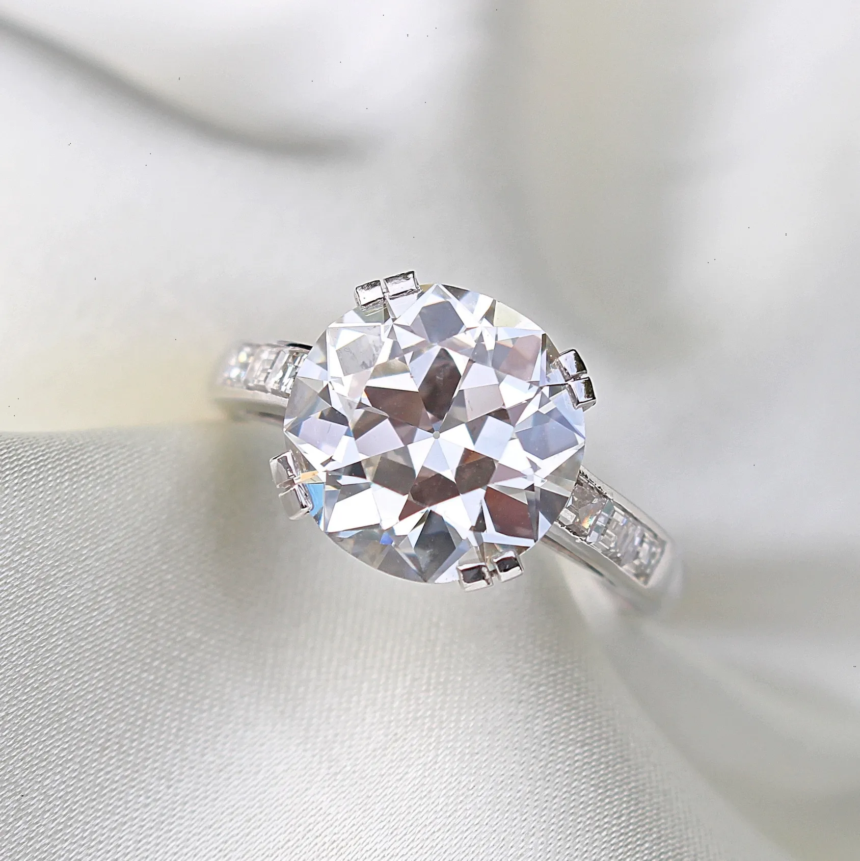 18ct White Gold Vintage Old Cut Diamond Solitaire Ring