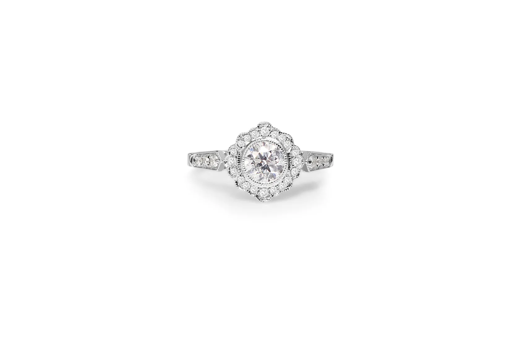 18ct White Gold Vintage Style Diamond Ring