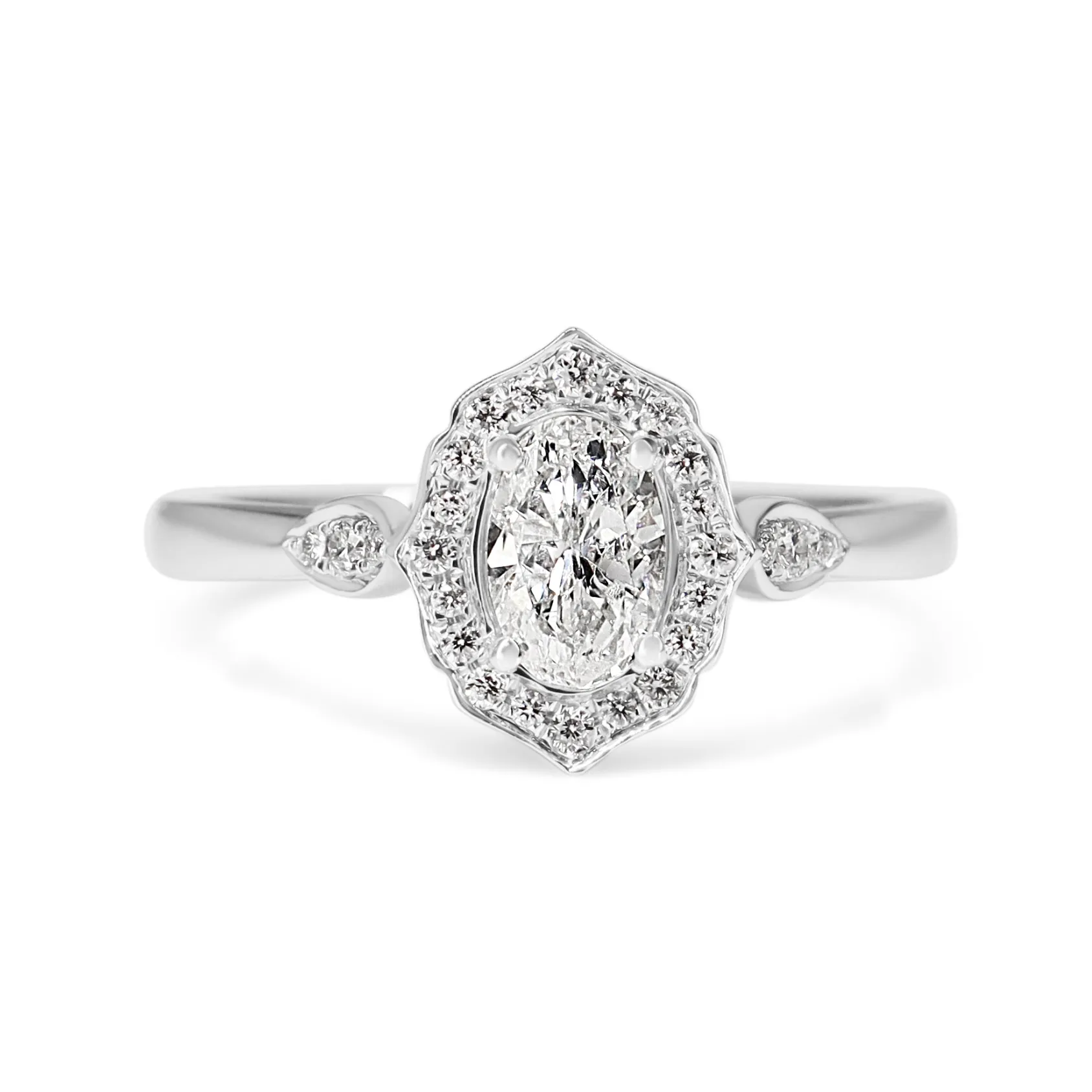 18ct White Gold Vintage Style Oval Diamond Ring