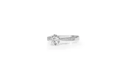 18ct White Gold Vintage Style Solitaire Ring