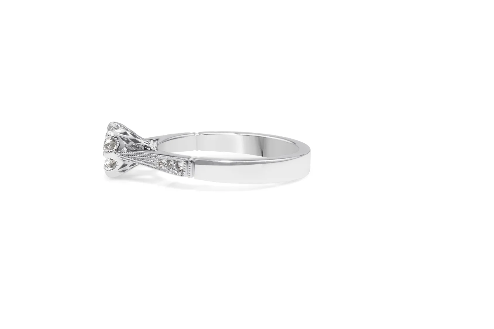 18ct White Gold Vintage Style Solitaire Ring