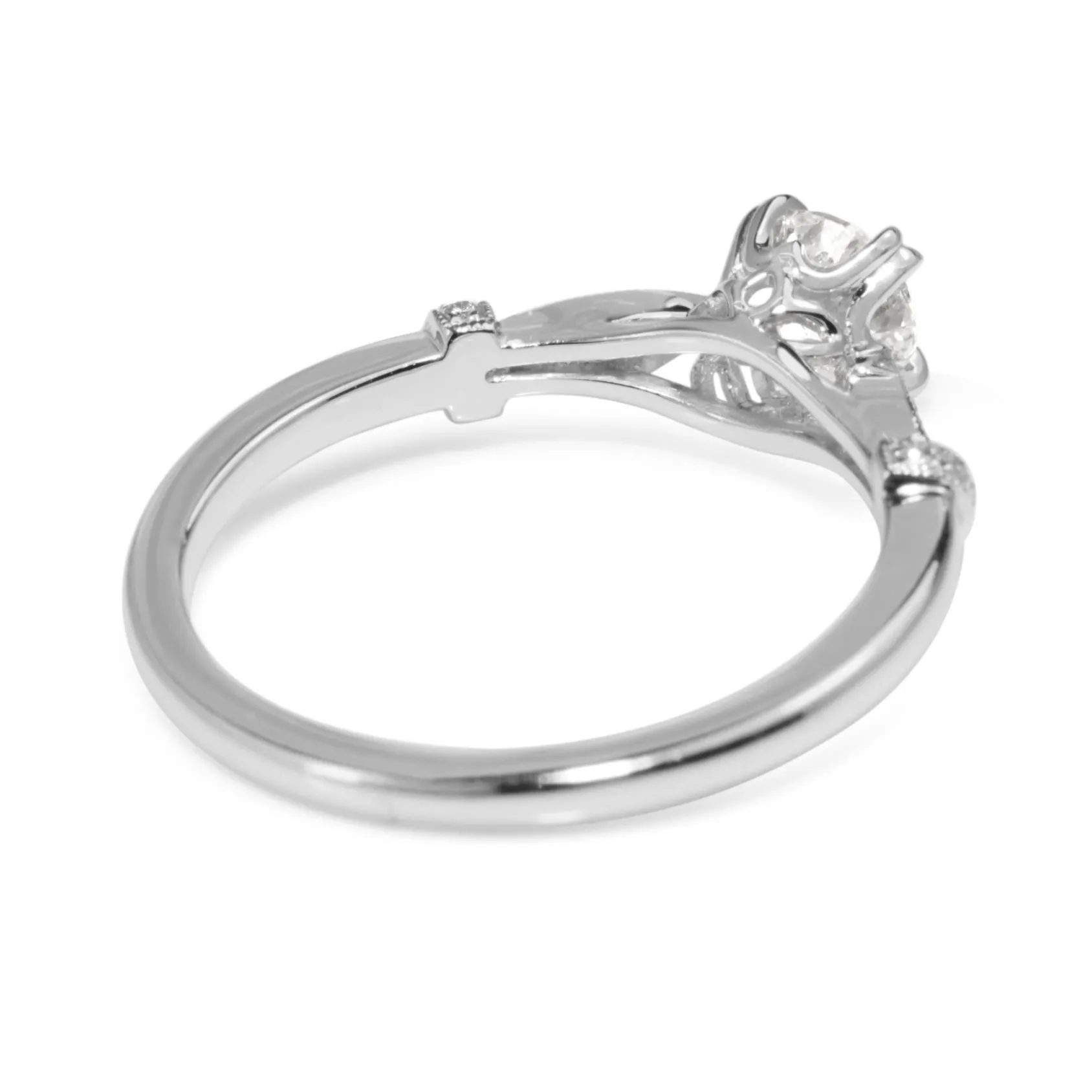18ct White Gold Vintage Style Solitaire Ring