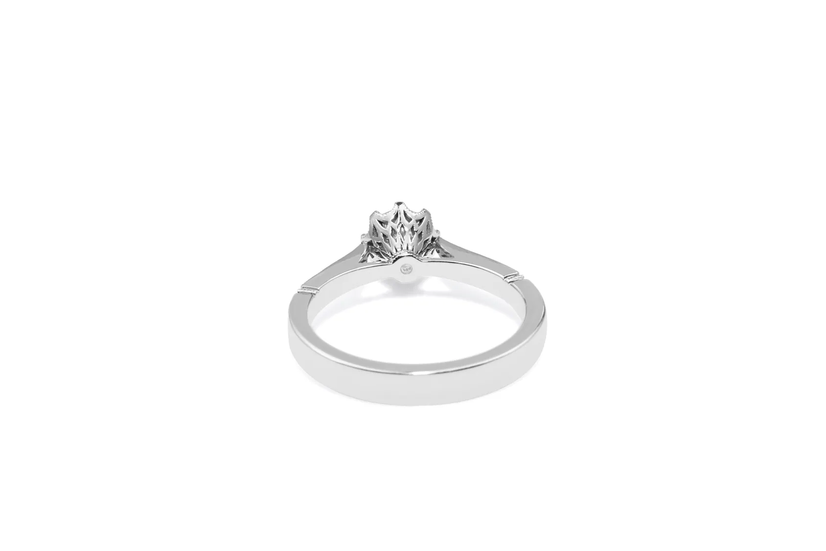 18ct White Gold Vintage Style Solitaire Ring