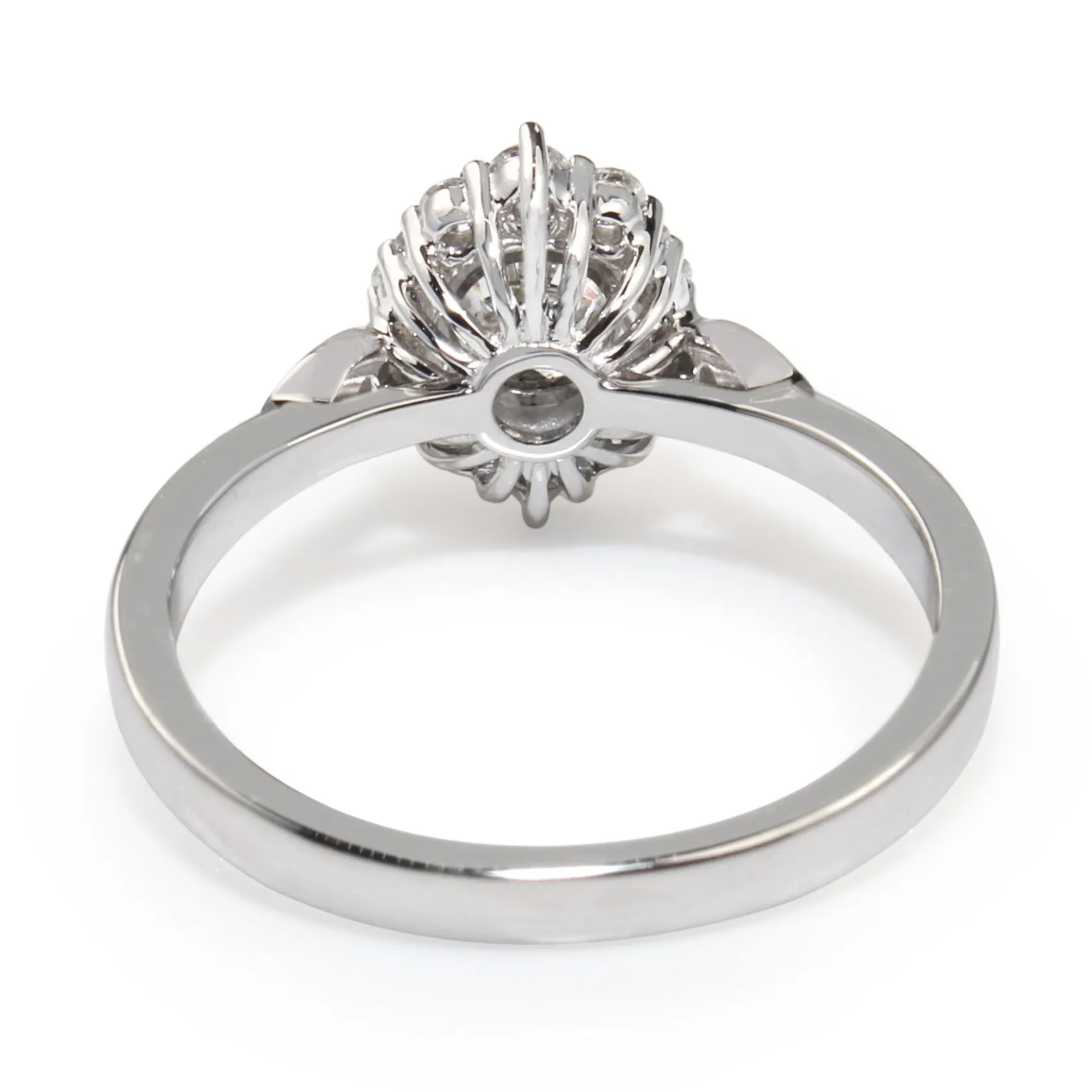 18ct White Gold Vintage Style Diamond Halo Ring