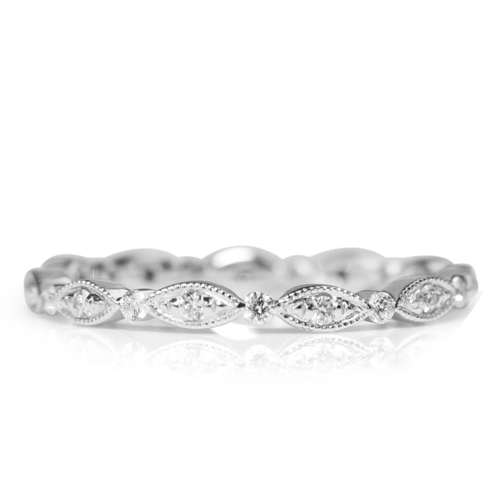 18ct White Gold Vintage Style All Round Diamond Band