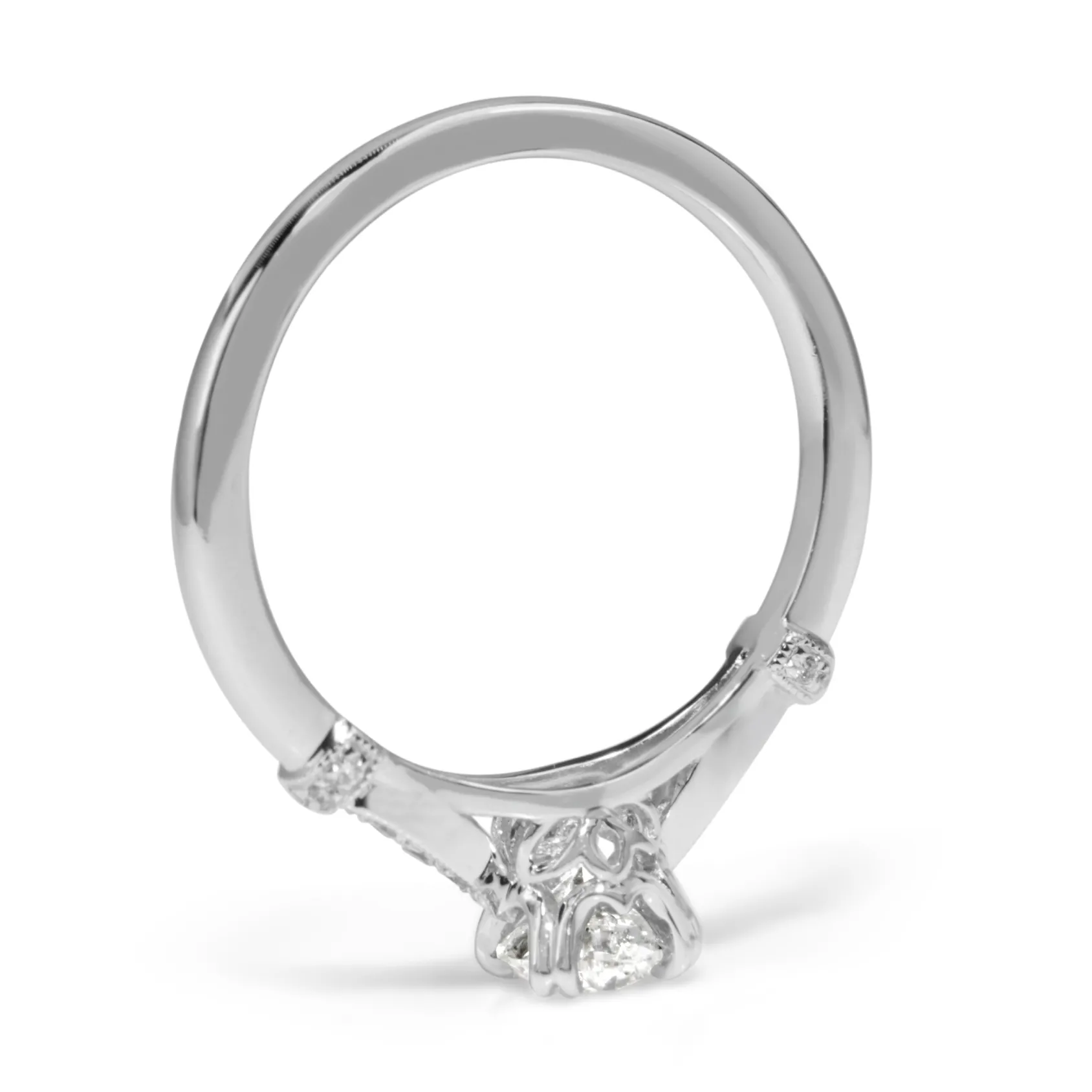 18ct White Gold Vintage Style Solitaire Ring