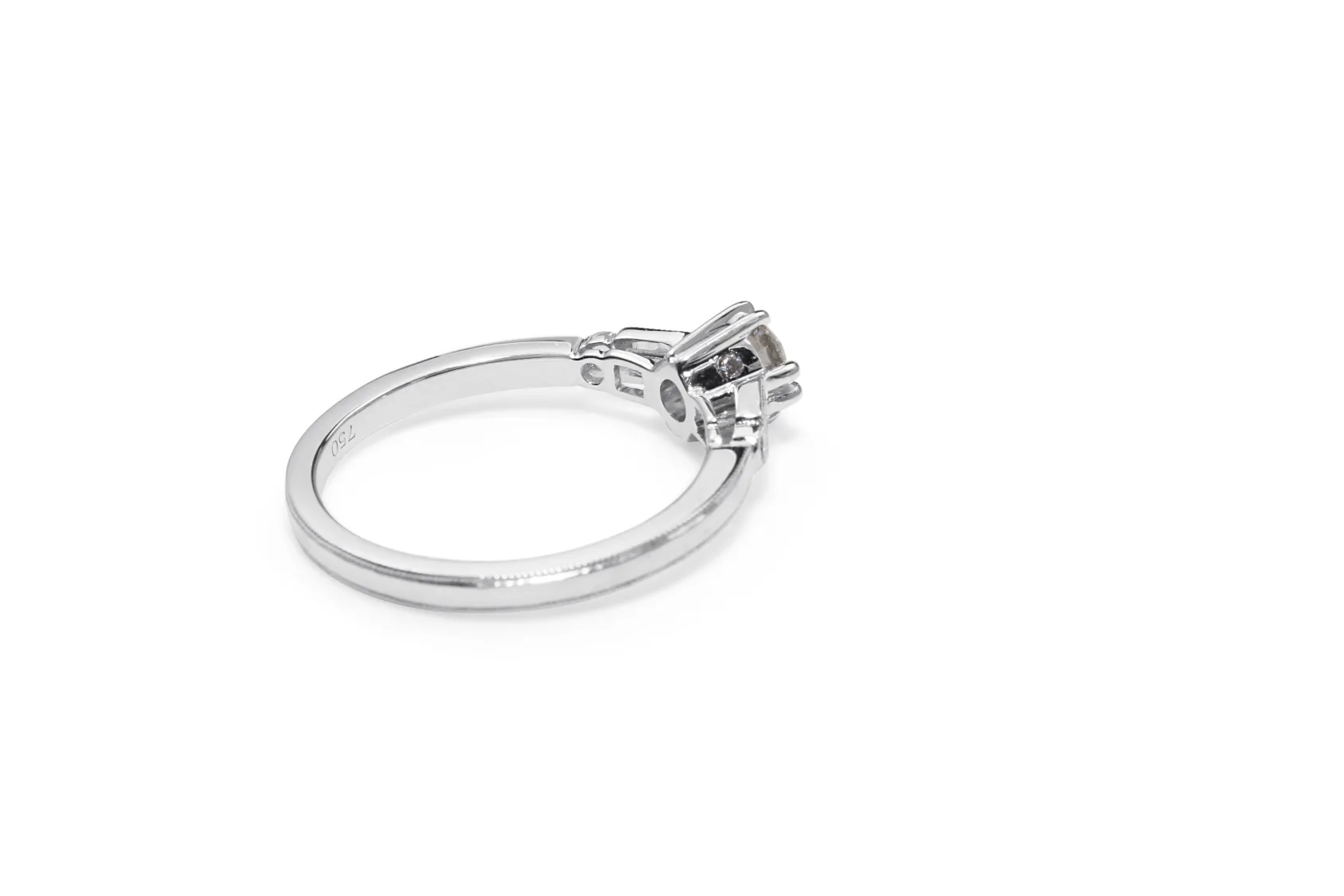 18ct White Gold Vintage Style Diamond Solitaire