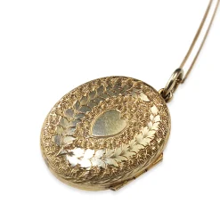 15ct Yellow Gold Antique Emerald Locket with Engraved Clover Detail