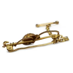 15ct Yellow Gold Antique Jockey Whip and Hat Brooch