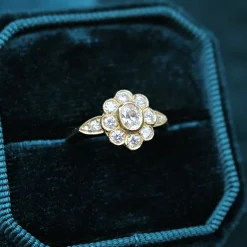 18ct Yellow Gold Antique Style Diamond Daisy Cluster Ring