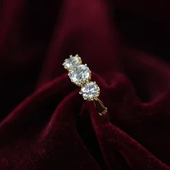 18ct Yellow Gold Antique Style 3 Stone Diamond Ring