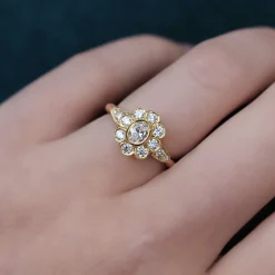 18ct Yellow Gold Antique Style Diamond Daisy Cluster Ring