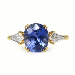 18ct Yellow Gold Cornflower Blue Sapphire and Kite Diamond 3 Stone Ring