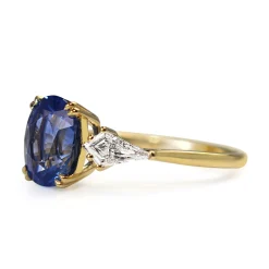 18ct Yellow Gold Cornflower Blue Sapphire and Kite Diamond 3 Stone Ring
