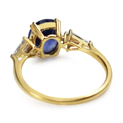 18ct Yellow Gold Cornflower Blue Sapphire and Kite Diamond 3 Stone Ring