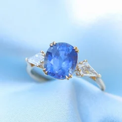 18ct Yellow Gold Cornflower Blue Sapphire and Kite Diamond 3 Stone Ring