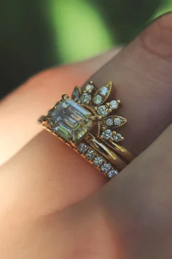 18ct Yellow Gold Curved 'Tiara' Style Diamond Band
