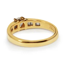18ct Yellow Gold Diamond Ring