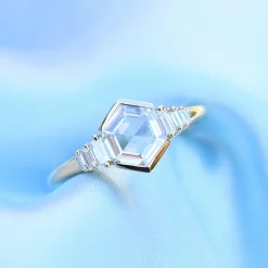 18ct Yellow Gold Hexagonal Step / Portrait Cut Diamond Ring