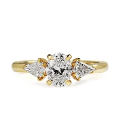 18ct Yellow Gold Oval and Kite Diamond 3 Stone Ring