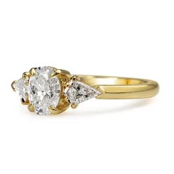 18ct Yellow Gold Oval and Kite Diamond 3 Stone Ring