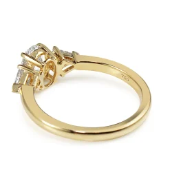 18ct Yellow Gold Oval and Kite Diamond 3 Stone Ring