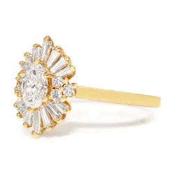 18ct Yellow Gold Oval Diamond Starburst Ring