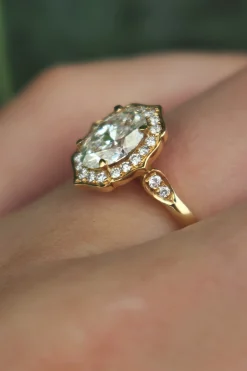 18ct Yellow Gold Oval Vintage Style Halo Ring