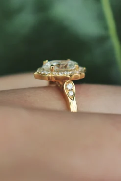18ct Yellow Gold Oval Vintage Style Halo Ring