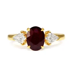 18ct Yellow Gold Ruby and Kite Diamond 3 Stone Ring