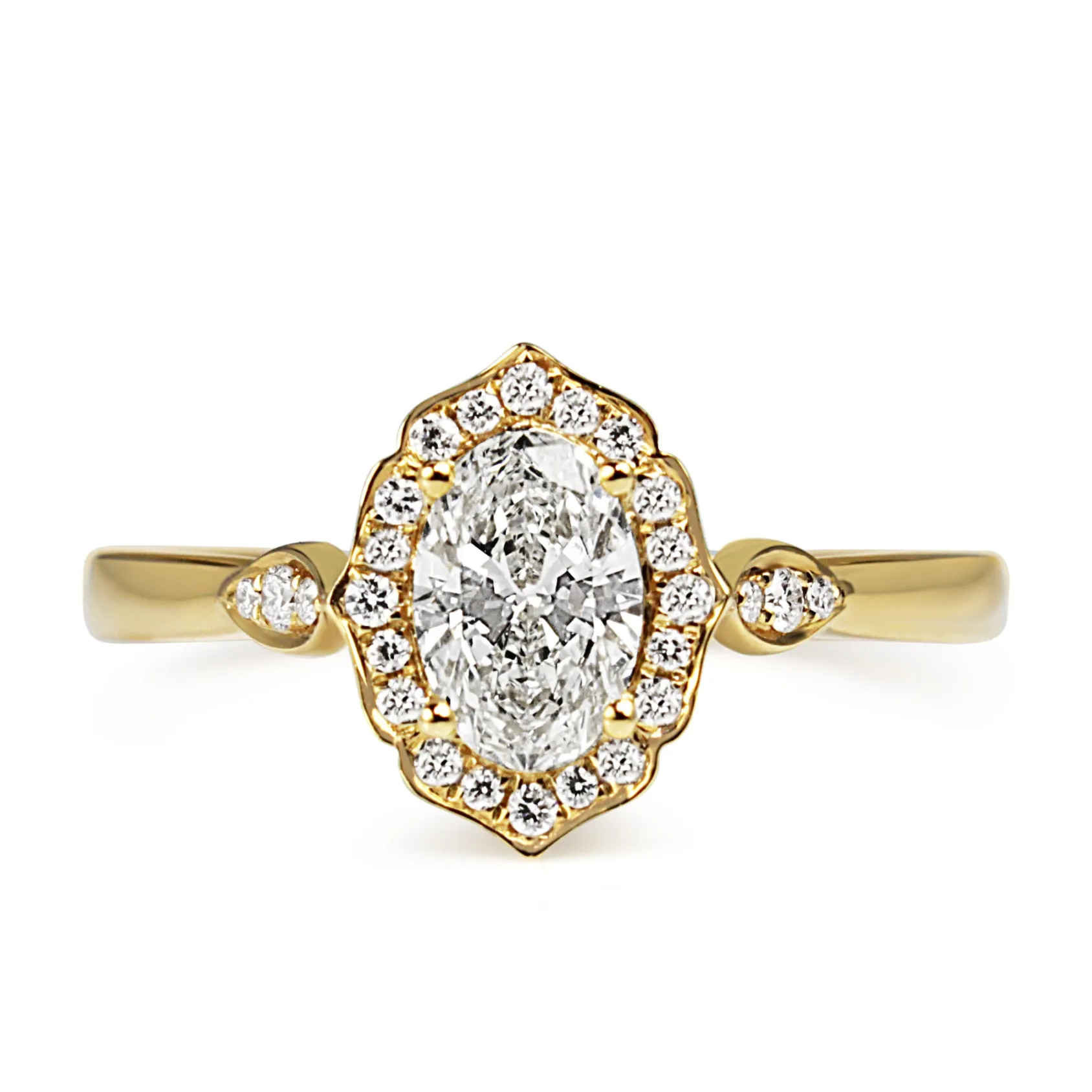 18ct Yellow Gold Vintage Style Oval Halo Ring