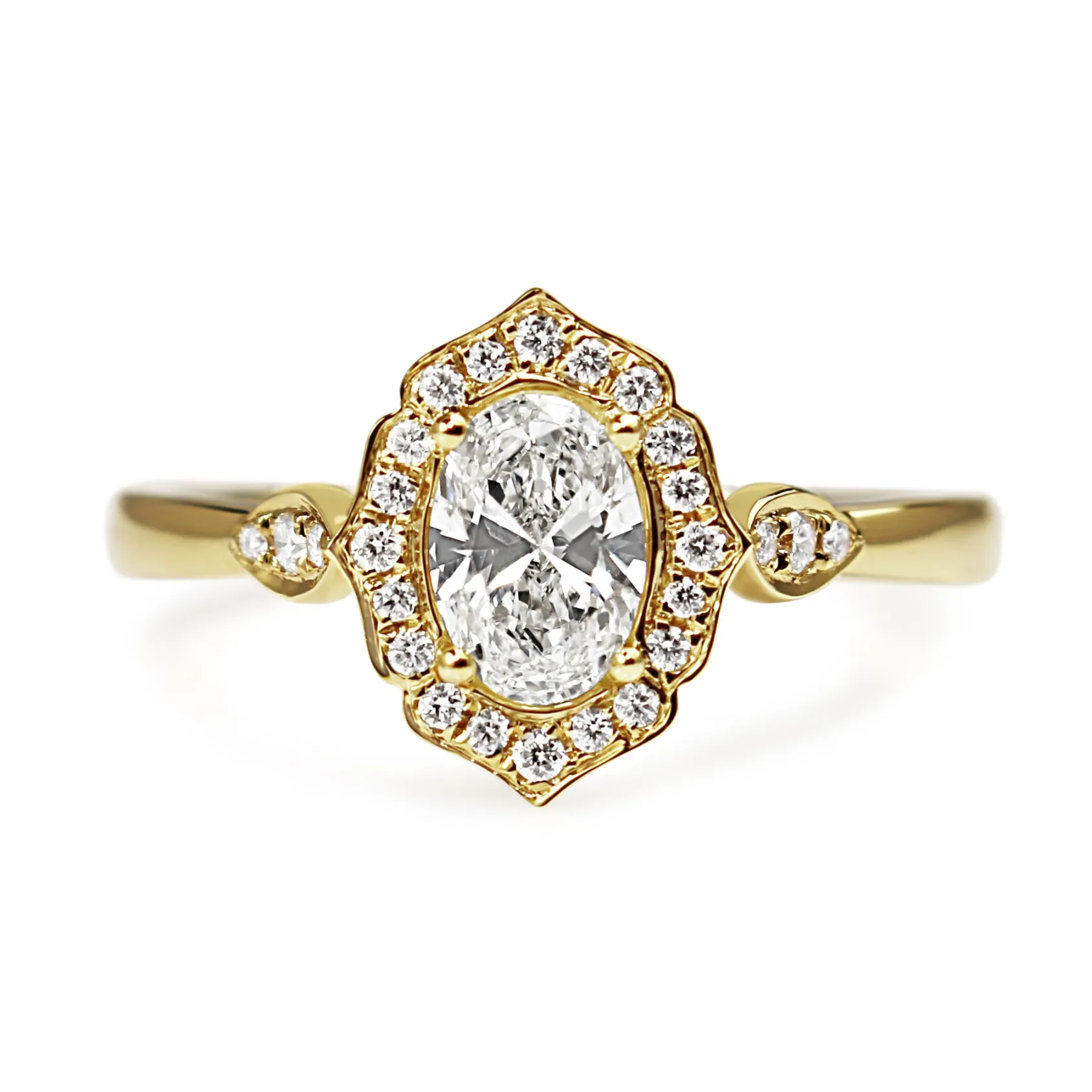 18ct Yellow Gold Vintage Style Oval Halo Ring