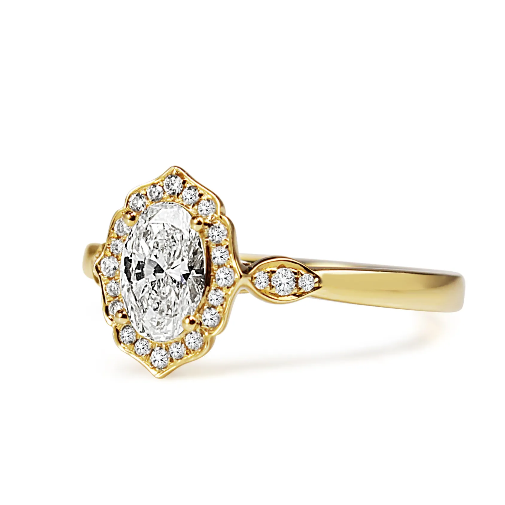 18ct Yellow Gold Vintage Style Oval Halo Ring